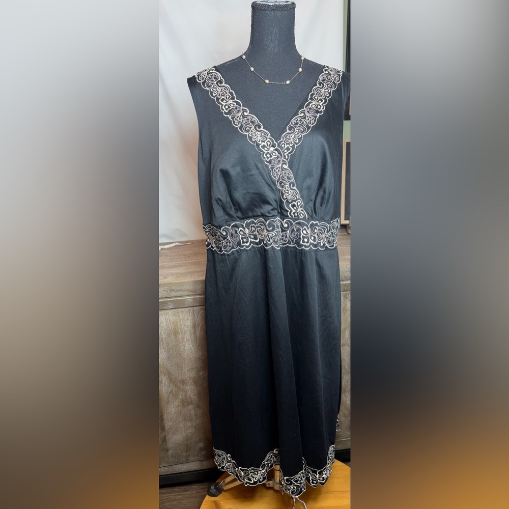Carole Little Black Sleeveless Dress with Ivory Embroidery